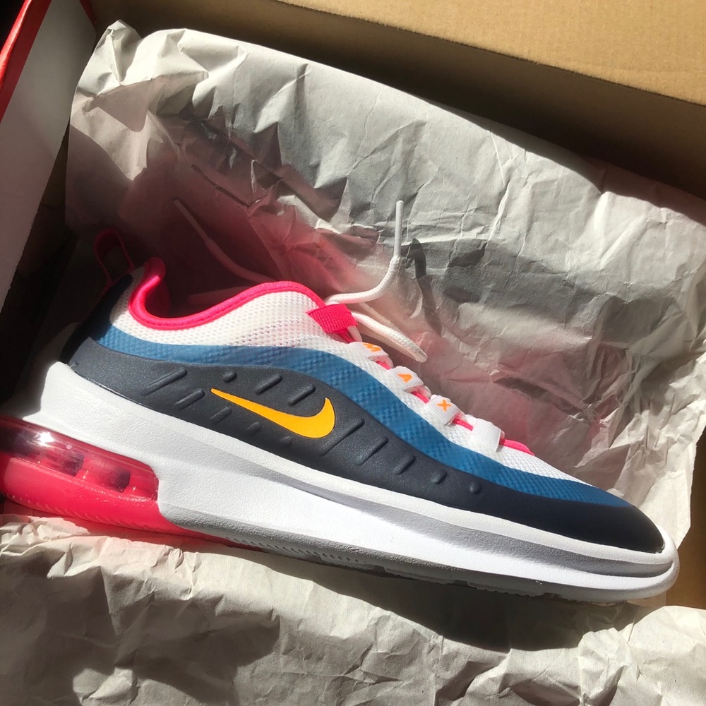 NIKE AIR MAX AXIS